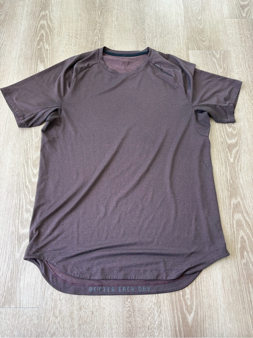 lululemon athletica Men's Short Sleeve Crew in Deep Maroon
